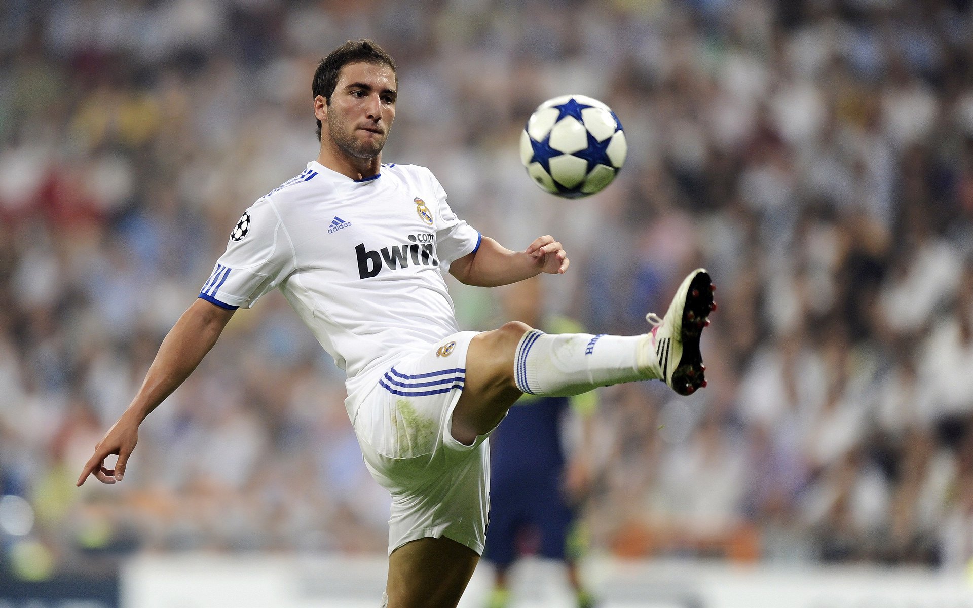 足球赛场焦点！德国队对阵日本队，年轻新星表现惊艳，未来可期-九游会在线注册